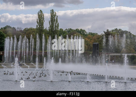 Speienden Brunnen Pergola Centennial Hall Wroclaw Jahrhundertshalle Breslau Max Berg Stockfoto