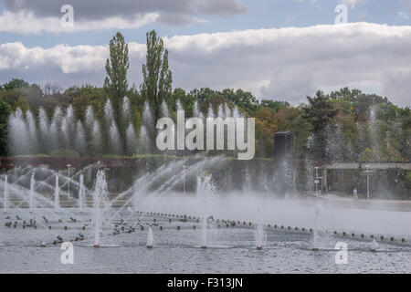 Speienden Brunnen Pergola Centennial Hall Wroclaw Jahrhundertshalle Breslau Max Berg Stockfoto