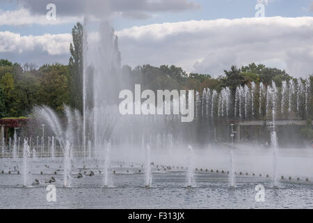 Speienden Brunnen Pergola Centennial Hall Wroclaw Jahrhundertshalle Breslau Max Berg Stockfoto