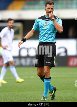 Verona, Italien... 27. Sep, 2015. Schiedsrichter-Piero Giacomelli Gesten während der italienischen Serie A-Fußballspiel zwischen Verona FC V SS Lazio im Bentegodi Stadion am 27. September 2015 in Verona. Bildnachweis: Andrea Spinelli/Alamy Live-Nachrichten Stockfoto