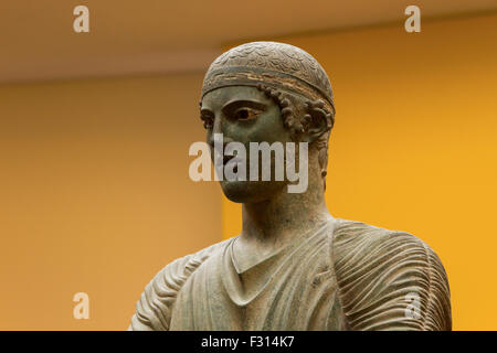 Das berühmte Wagenlenker von Delphi, einer der bekanntesten Statuen der Antike. Stockfoto