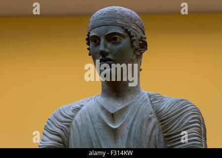 Das berühmte Wagenlenker von Delphi, einer der bekanntesten Statuen der Antike. Stockfoto