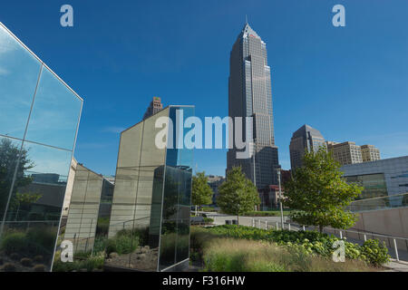 SKULPTUR KEY BANK TURM DES GEBÄUDES (© CESAR PELLI 1991) DIE MALL KOSTENLOSEN ÖFFENTLICHEN GÄRTEN DOWNTOWN CLEVELAND OHIO USA Stockfoto