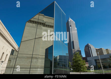 SKULPTUR KEY BANK TURM DES GEBÄUDES (© CESAR PELLI 1991) DIE MALL KOSTENLOSEN ÖFFENTLICHEN GÄRTEN DOWNTOWN CLEVELAND OHIO USA Stockfoto