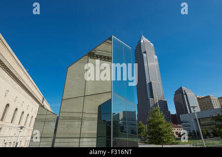 SKULPTUR KEY BANK TURM DES GEBÄUDES (© CESAR PELLI 1991) DIE MALL KOSTENLOSEN ÖFFENTLICHEN GÄRTEN DOWNTOWN CLEVELAND OHIO USA Stockfoto