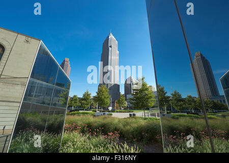 SKULPTUR KEY BANK TURM DES GEBÄUDES (© CESAR PELLI 1991) DIE MALL KOSTENLOSEN ÖFFENTLICHEN GÄRTEN DOWNTOWN CLEVELAND OHIO USA Stockfoto