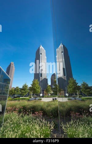 SKULPTUR KEY BANK TURM DES GEBÄUDES (© CESAR PELLI 1991) DIE MALL KOSTENLOSEN ÖFFENTLICHEN GÄRTEN DOWNTOWN CLEVELAND OHIO USA Stockfoto