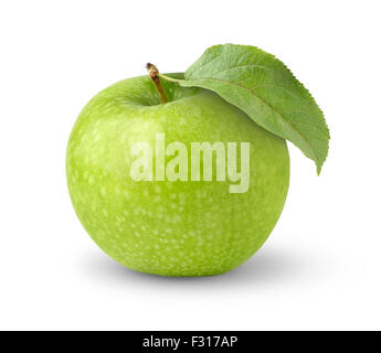 Grüner Apfel mit Blatt isoliert auf weiss Stockfoto
