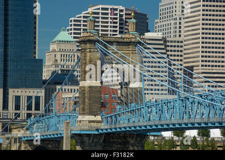 ROEBLING SUSPENSION BRIDGE (© JOHN REOBLING 1867) DOWNTOWN CINCINNATI OHIO USA Stockfoto