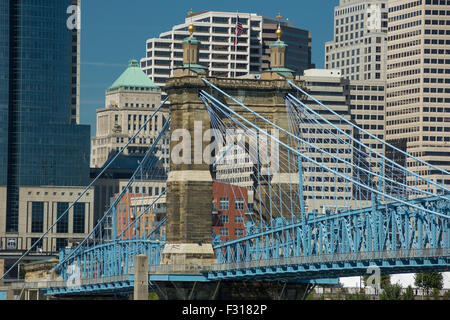 ROEBLING SUSPENSION BRIDGE (© JOHN REOBLING 1867) DOWNTOWN CINCINNATI OHIO USA Stockfoto