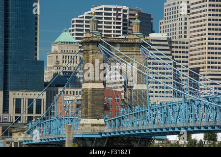 ROEBLING SUSPENSION BRIDGE (© JOHN REOBLING 1867) DOWNTOWN CINCINNATI OHIO USA Stockfoto