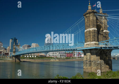 ROEBLING SUSPENSION BRIDGE (© JOHN REOBLING 1867) DOWNTOWN CINCINNATI OHIO USA Stockfoto