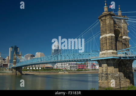 ROEBLING SUSPENSION BRIDGE (© JOHN REOBLING 1867) DOWNTOWN CINCINNATI OHIO USA Stockfoto