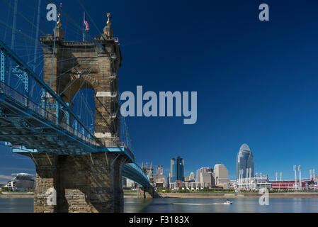 ROEBLING SUSPENSION BRIDGE (© JOHN REOBLING 1867) DOWNTOWN CINCINNATI OHIO USA Stockfoto