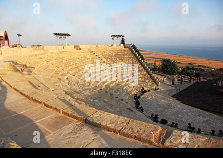 Antiken griechisch-römischen Amphitheater an der archäologischen Stätte von Kourion. Episkopi, Distrikt Limassol, Zypern Stockfoto