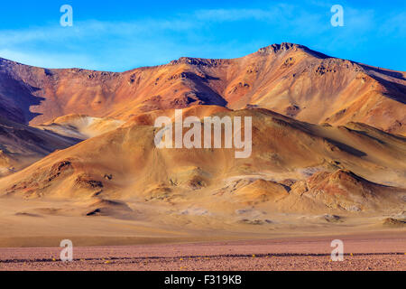 Salar de Tara farbige Hügel (Nationalpark Los Flamencos, Atacama, Chile) Stockfoto