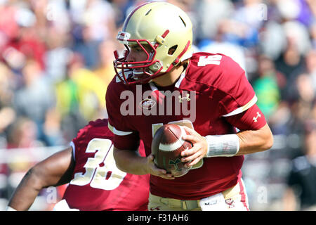 26. September 2015; Chestnut Hill, MA, USA; Boston College Eagles-quarterback Troy Flutie (16) in Aktion während der NCAA Football-Spiel zwischen dem Boston College Eagles und Northern Illinois Huskies im Alumni-Stadion. Boston College besiegt Northern Illinois 17-14. Anthony Nesmith/Cal-Sport-Medien Stockfoto