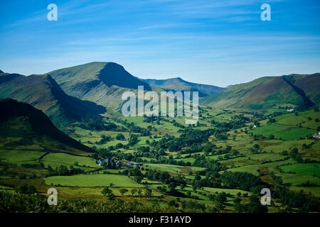 Das Newlands-Tal und der Hindsarth-Gipfel, der nach Buttermere im westlichen Lake District, Großbritannien, führt Stockfoto