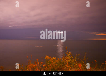 Toronto, Kanada. 27. September 2015. Menschen warten Supermoon Sonnenfinsternis am Humber Bay Park East in Toronto, Kanada. Bildnachweis: NISARGMEDIA/Alamy Live-Nachrichten Stockfoto