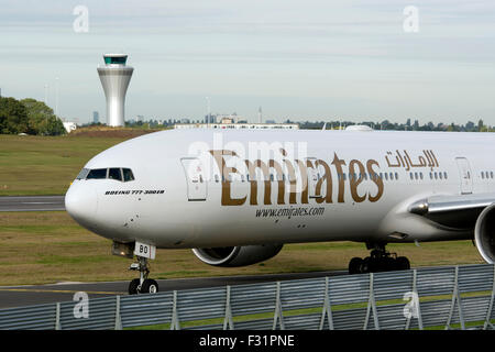 Emirates Boeing777 (A6-EBO) am Flughafen Birmingham, UK Stockfoto