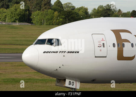 Emirates Boeing777 (A6-EBO) am Flughafen Birmingham, UK Stockfoto