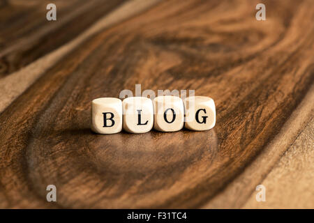 BLOG-Word-Hintergrund auf Holzblöcke Stockfoto