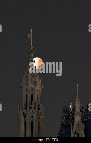 London, UK. 28. Sep, 2015. Supermoon und Mondfinsternis am frühen Montag Morgen 04:17 über den Houses of Parliament, Westminster, London, Vereinigtes Königreich. Bildnachweis: David Bleeker Photography.com/Alamy Live-Nachrichten Stockfoto