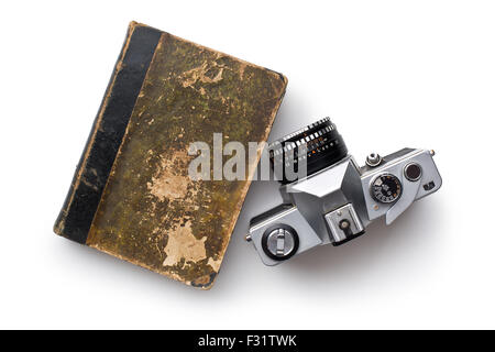 der Jahrgang 35mm Filmkamera und altes Buch Stockfoto