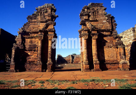 Kirche-Tor. Jesuit Mission von San Ignacio Mini Ruinen. Provinz Misiones. Argentinien. Stockfoto