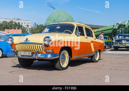 Dnepropetrovsk, Ukraine - 27. September 2015: Restaurierten alten sowjetischen Auto GAZ-21 (Wolga) auf der Dnepr Auto Retro-Show (D.A.R.S. 2015 Stockfoto