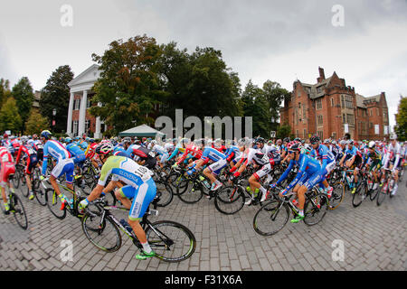 Richmond, Virginia, 27. SEPT. 2015. Während der Uci Weltmeisterschaften Männer Elite Rennen, das Peloton Fahrten Vergangenheit der Backstein Zweig Museum für Architektur und Design am Monument Avenue. Credit: ironstring/alamy leben Nachrichten Stockfoto