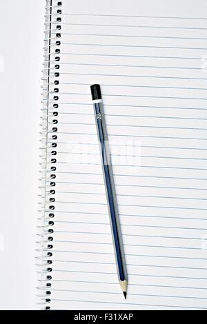 Spiralbindung Notebook Bleistift Stockfoto