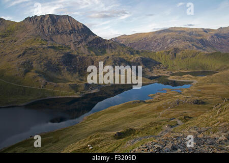 Blick in Richtung Crib Goch, Llyn Sheetrim, von Llwedd, in Snowdonia, Nordwales. Stockfoto