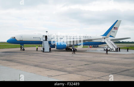 US-Luftwaffe c-32 Flugzeuge geparkt auf einem Ständer am Flughafen Stansted anlässlich eines Besuches von Michelle Obama. Stockfoto