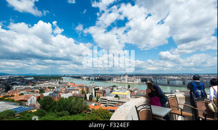 Blick vom Fishermans Bastion, Donau, Parlamentsgebäude, Budapest, Ungarn, Stockfoto