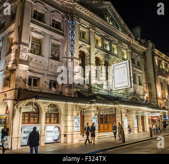 Foto 51 am Westende von Noel Coward Theatre St. Martins Lane in Großbritannien Stockfoto