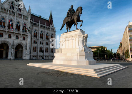 Statue von Graf Gyula Andrássy, Parliament Square, Budapest, Ungarn Stockfoto