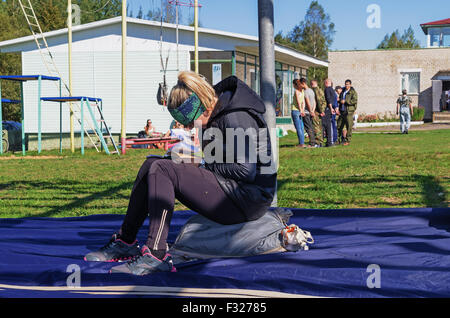 Fallschirmspringer - 2014. Verpackung von Fallschirmen. Stockfoto