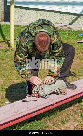 Fallschirmspringer - 2014. Verpackung von Fallschirmen. Stockfoto