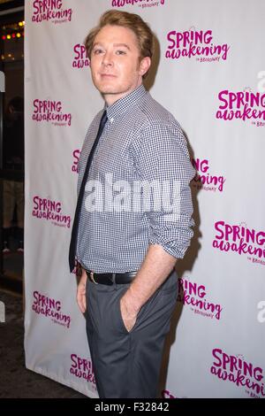 New York, NY, USA. 27. Sep, 2015. Clay AIken im Ankunftsbereich für Frühlings Erwachen Premiere am Broadway, Brooks Atkinson Theatre, New York, NY 27. September 2015. Bildnachweis: Steven Ferdman/Everett Collection/Alamy Live-Nachrichten Stockfoto