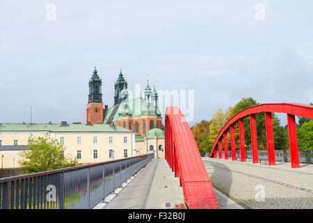 Brücke und gotische Domkirche, Poznan, Polen Stockfoto