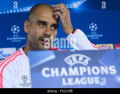 München, Deutschland. 28. Sep, 2015. FC Bayern München Trainer Pep Guardiola anlässlich einer Pressekonferenz in München, Deutschland, 28. September 2015. FC Bayern München spielen in der Vorrunde der Champions League Dinamo Zagreb am 29. September. Foto: PETER KNEFFEL/DPA/Alamy Live-Nachrichten Stockfoto