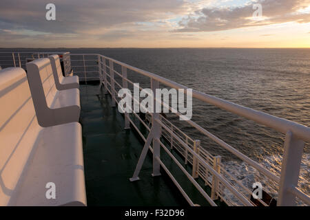 Sonnenaufgang auf der Fähre P & O, MS Pride of York Kreuzung zwischen Rumpf und Zeebrugge Stockfoto