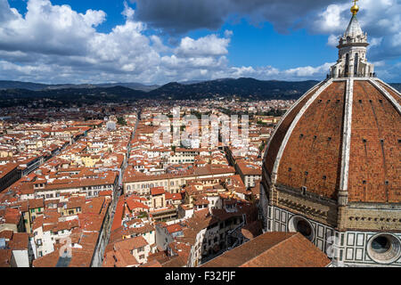 Blick auf Florenz und Teil des Doms von Gittos Turmspitze Stockfoto