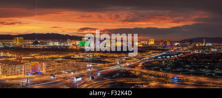 Las Vegas Skyline bei Nacht, Blick auf den Las Vegas Strip. Stockfoto