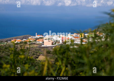 Blick auf das Meer und La Gomera von oben Arguayo, eines Teneriffas viele kleine Bergdörfer, in der Gemeinde von Santiago Stockfoto