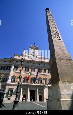 Italien, Rom, Piazza di Montecitorio, ägyptischer Obelisk und Abgeordnetenkammer Stockfoto