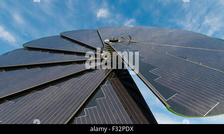 GRONINGEN, Niederlande - 22. August 2015: Smart Blume faltbare Solarkollektor im Bereich Universität Groningen. Der smart flow Stockfoto