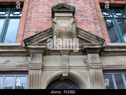 Hängende Brücke Kammern datiert Gebäude in Manchester 1881 Stockfoto