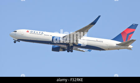 Delta Air Lines Boeing 767 N 185 DN vom Flughafen London Heathrow LHR Stockfoto